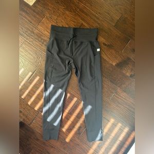 Like New Black Vuori daily pocket legging
